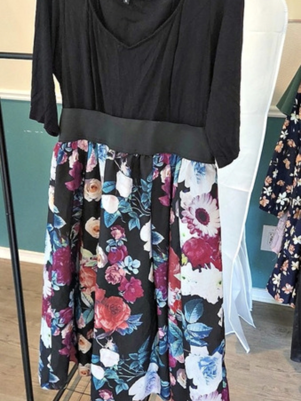 Socialite Floral Midi Dress in Black & Multicolor Size Medium